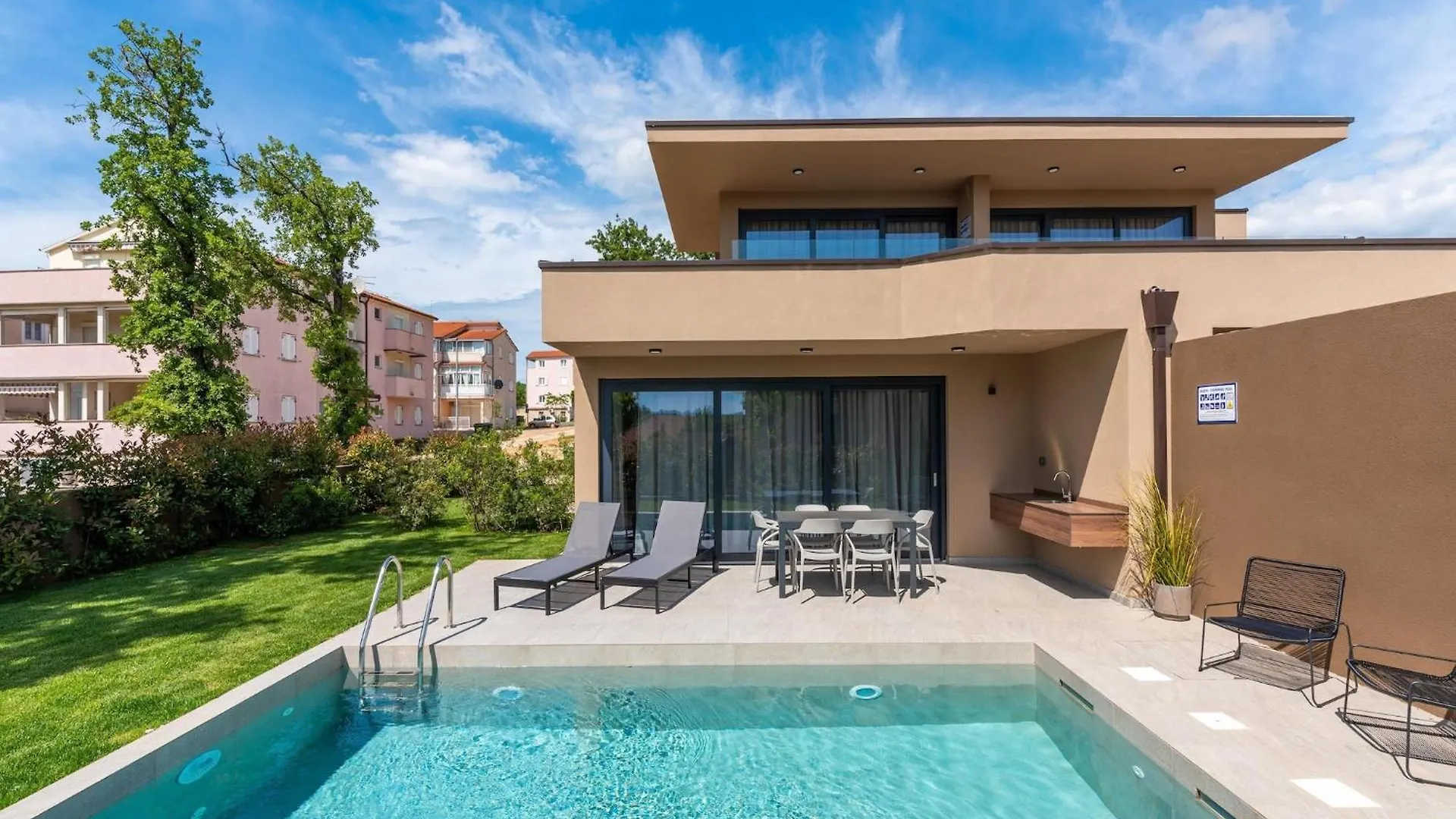 Luxury Home With Terrace And Private Pool Brtonigla