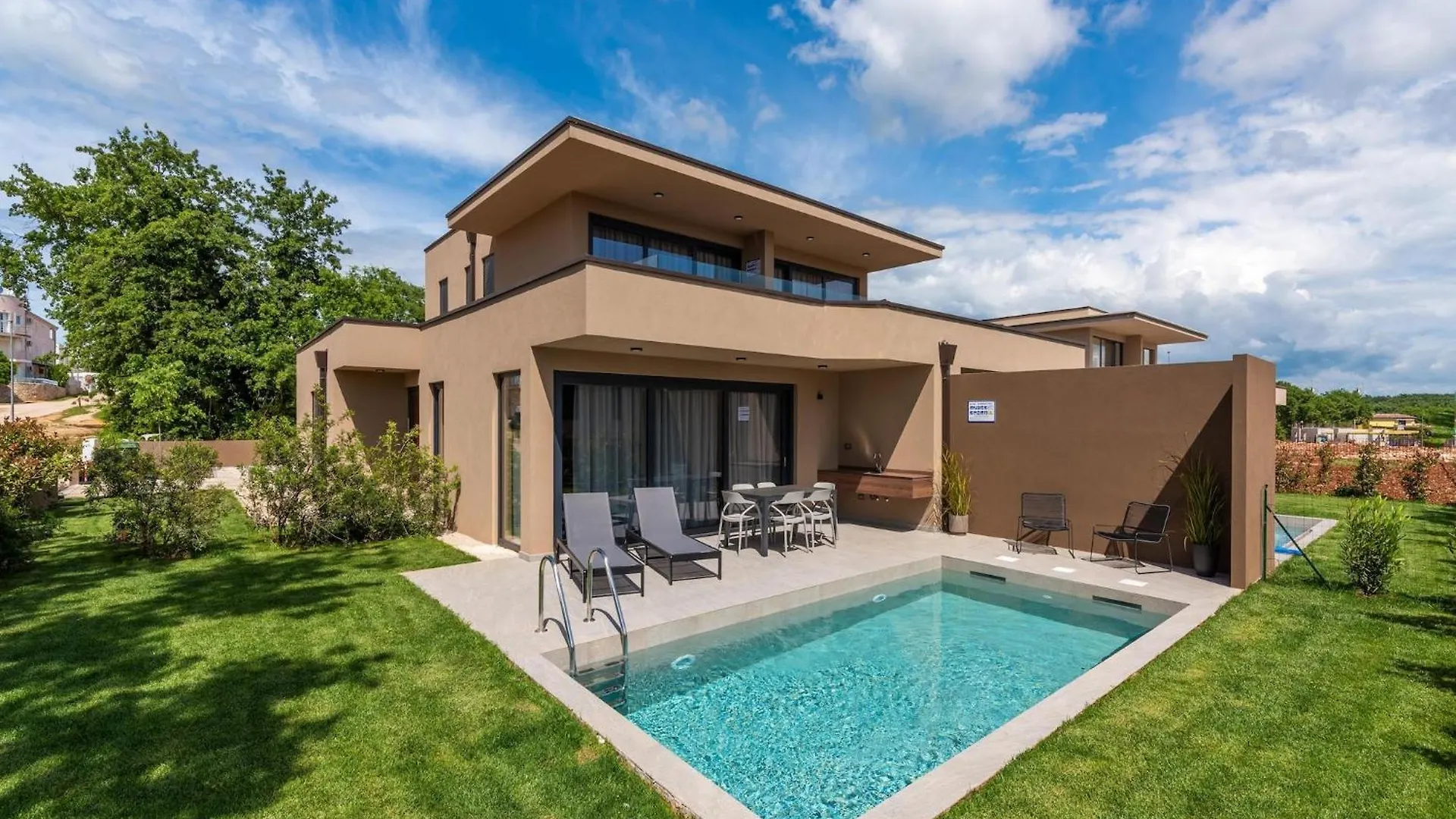 Luxury Home With Terrace And Private Pool ile iletişim
