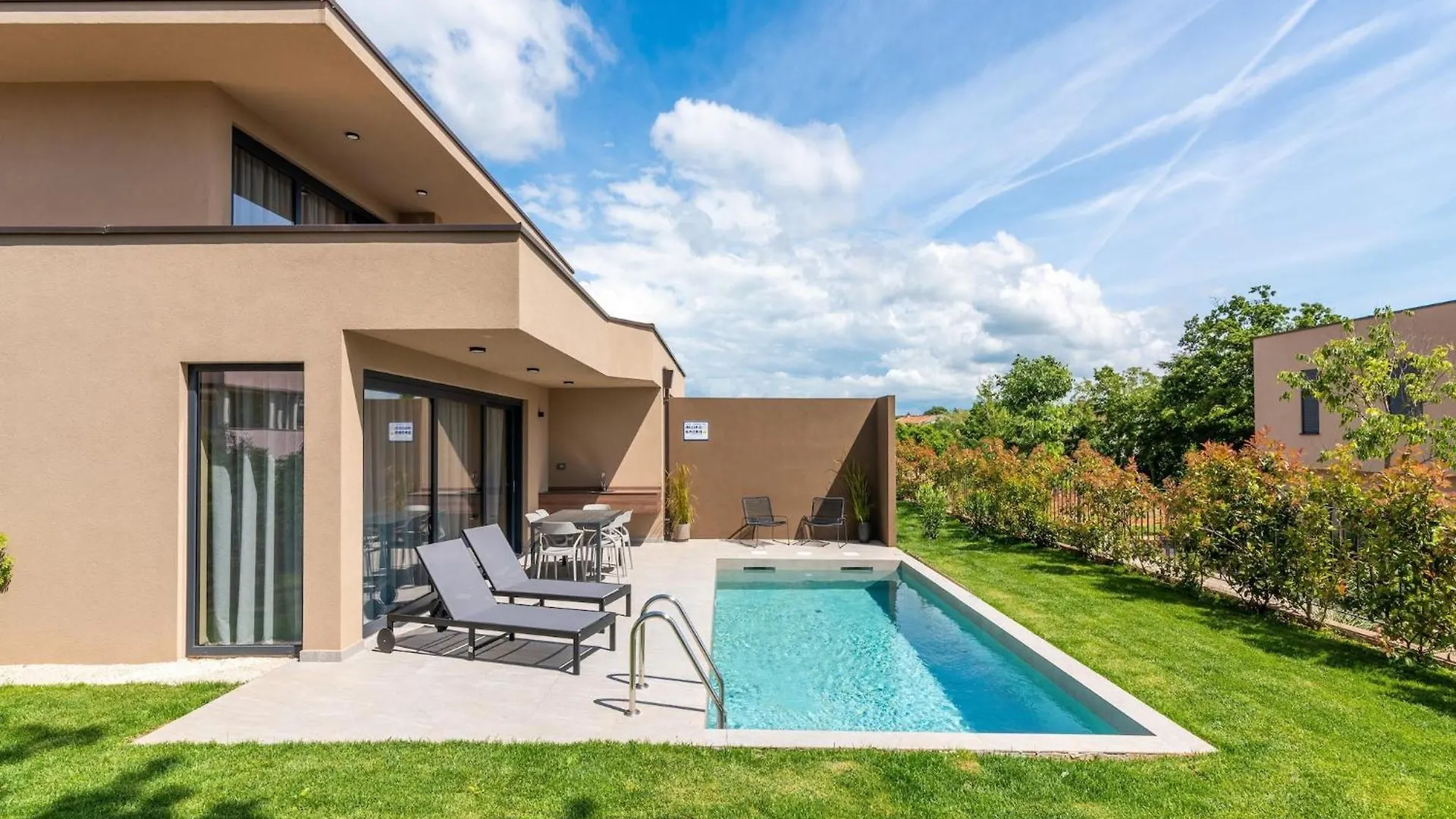 Luxury Home With Terrace And Private Pool Brtonigla